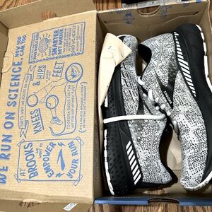 Brooks Adrenaline GTS 21-running